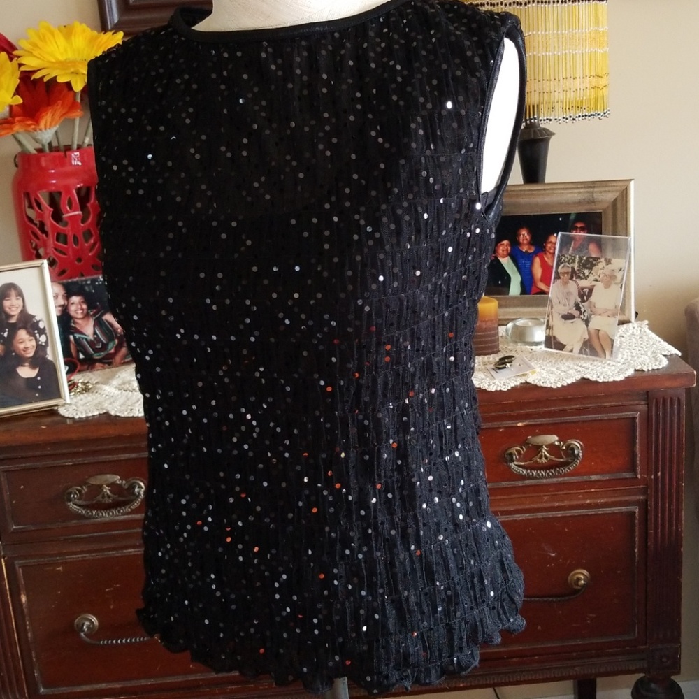 Top - Picture 2 of 2